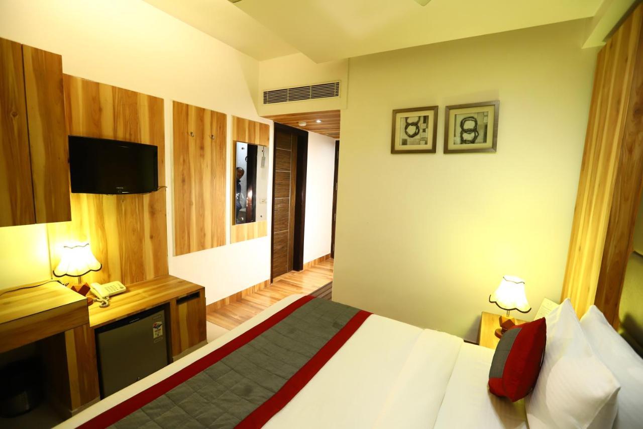 Twin Tree Naraina Delhi Local Ids Allowed Hotel