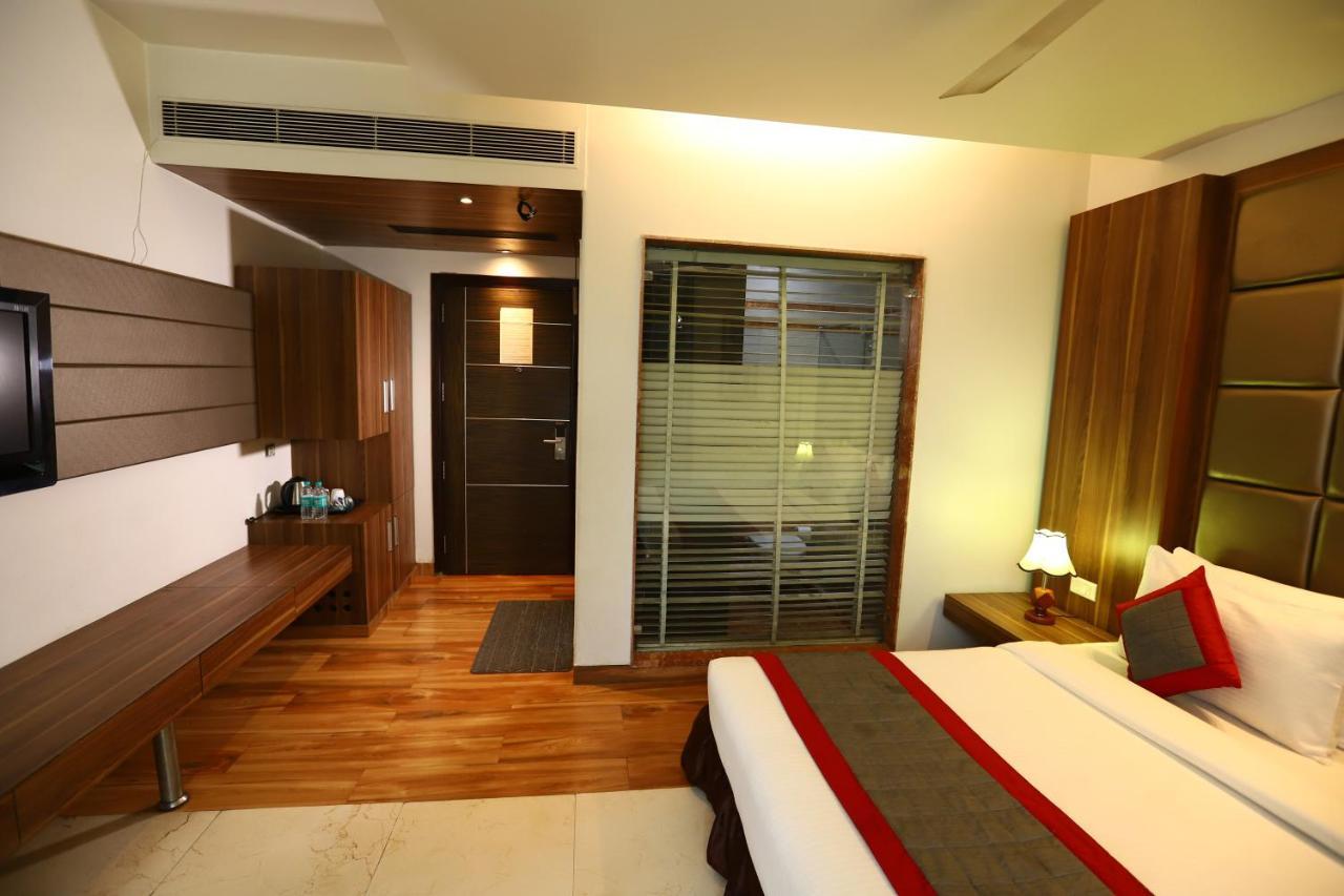 Twin Tree Naraina Delhi Local Ids Allowed 3*