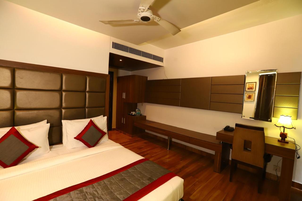 Twin Tree Naraina Delhi Local Ids Allowed 3*