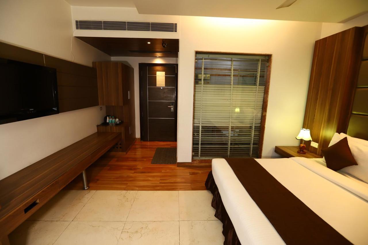 Hotel Twin Tree Naraina Delhi Local Ids Allowed 3*