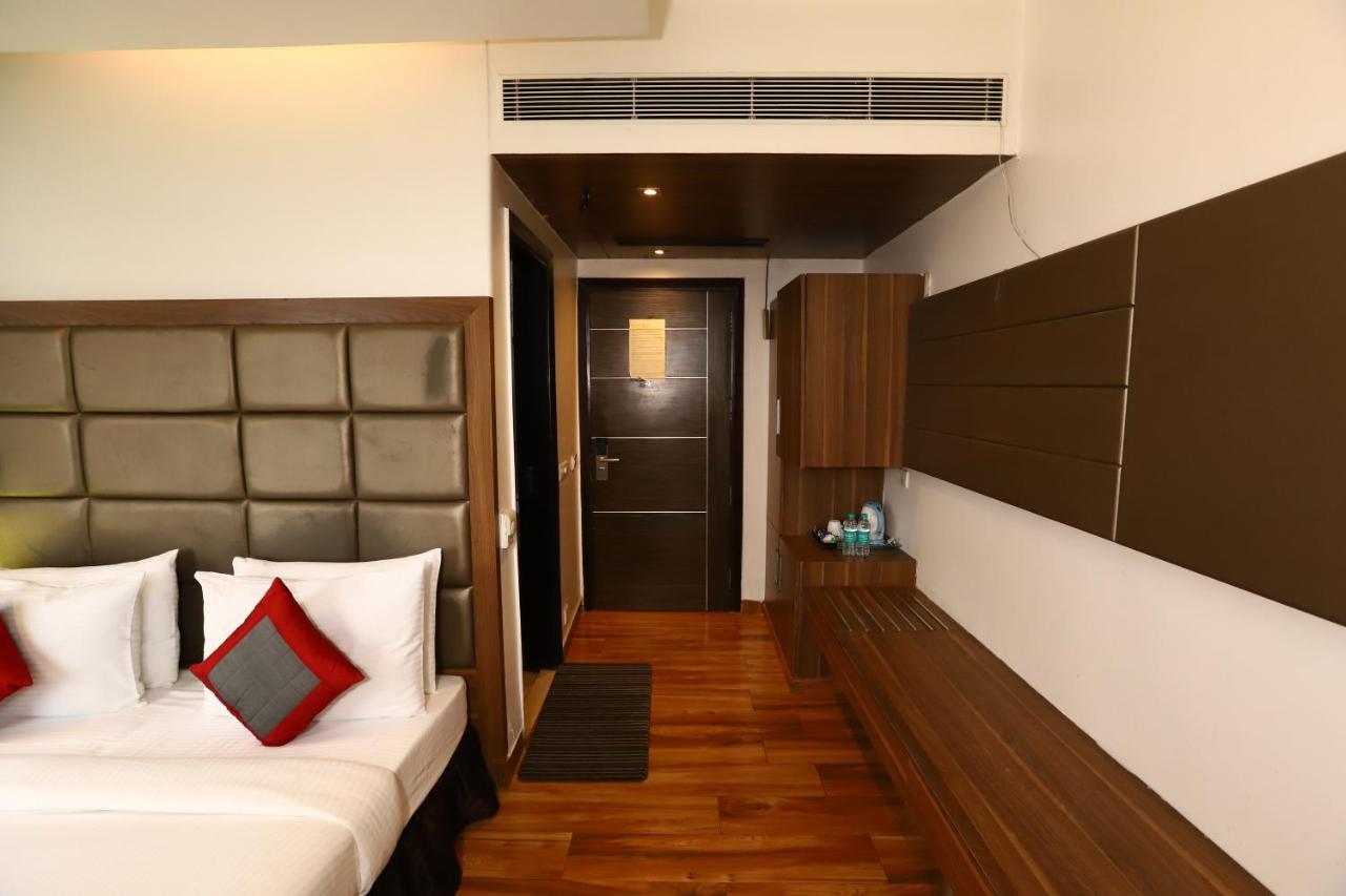 Twin Tree Naraina Delhi Local Ids Allowed New Delhi